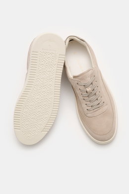 Filling Pieces Sneaker 'Mondo Suede' sand, seitlich von oben fotografiert, Veloursleder, runde Kappe, gepolsterter Schaftrand, Gummisohle.