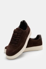 Filling Pieces Sneaker 'Mondo Suede' dunkelbraun aus Veloursleder, runde Vorderkappe, sechs-Loch-Schnürung, gepolsterter Schaftrand, von oben schräg fotografiert.