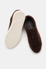Top view of the Filling Pieces Sneaker 'Tiebreak Suede' dark brown showing high-quality suede leather, round toe, seven-eyelet lacing, side logo embossing, padded collar, leather lining, and flexible rubber sole with pattern.

Description:  
<p>Sporty all