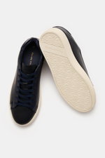 Top and sole view of Filling Pieces Sneaker 'Teabreak Waxed' navy, showcasing grained leather, round toe, seven-eyelet lacing, padded collar, side logo embossing, perforated leather lining, and rubber sole.

Description: <p>The sneaker 'Teabreak Waxed' im