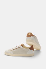 Side and back view of Brunello Cucinelli Sneakers sand/brown in retro style, made of fine suede and smooth leather.

<p>This retro-style sneaker model by BRUNELLO CUCINELLI made of fine suede and smooth leather promises an especially flexible and lightwei