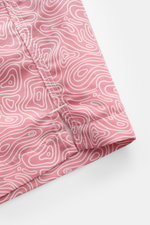 Close-up of the hem and side seam from a top-down perspective, showing the white contour map pattern on hellrot fabric of the 04651/ A trip in a bag Badeshorts 'Seamap' hellrot/weiß gemustert made of quick-drying microfiber with short side slits.