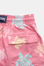 Vorderansicht der Vilebrequin Badeshorts 'Moorea' rosé/mint/gelb gemustert aus hochwertiger Microfaser mit elastischem Bund und Tasche.