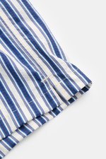 Jacob Cohen Badeshorts navy/weiß gestreift, Detailaufnahme des kurzen Saums mit Saumschlitz, hochwertige Microfaser, Regular Fit, elastischer Bund.