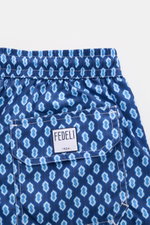 Fedeli Badeshorts 'Madeira Airstop' dunkelblau/blau/weiß gemustert, Rückansicht, elastischer Bund, Tasche mit Klettverschluss, recycelte Microfaser.