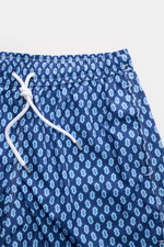 Fedeli Badeshorts 'Madeira Airstop' dunkelblau/blau/weiß gemustert, Regular Fit, elastischer Bund, Tunnelzug, Taschen, Karabinerhaken, Mesh-Innenfutter, Detailansicht.