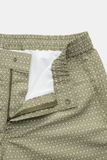 Ché Badeshorts 'Lucena' grün/braun gemustert, Detailaufnahme von innen mit elastischem Bund, Reißverschluss, Druckknopf und Mesh-Innenfutter.