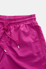 Vorderansicht der violetten Vilebrequin Badeshorts 'Moorea' aus leichter Microfaser mit elastischem Bund, Tunnelzug und Taschen, Regular Fit.