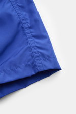 Close-up side view of the hem and stitching on Moorer Swim shorts 'Portofino' dark blue, quick-drying microfibre, smooth feel, regular fit, elasticated waistband with drawstring, small key pocket inside, side seam pockets, back pocket with flap, smooth li