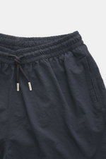 Close-up front view of 04651/ A trip in a bag Swim shorts 'Mono Seersucker' navy with elasticated waistband and drawstring in seersucker look. 

Perfect for your next summer holiday: With their design in seersucker look, these swim shorts by 04651/ A TRIP
