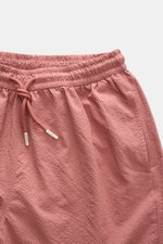 04651/ A trip in a bag Badeshorts 'Mono Seersucker' mauve, Nahaufnahme von oben, elastischer Bund mit Tunnelzug, Seersucker-Microfaser, Regular Fit, Taschen.