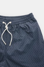 04651/ A trip in a bag Badeshorts 'Hansen' navy/weiß gemustert, Frontansicht, Microfaser, elastischer Bund, Tunnelzug, Mesh-Futter, Taschen, Regular Fit.