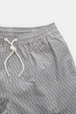 04651/ A trip in a bag Badeshorts 'Hansen' beige/navy gemustert, seitliche Nahaufnahme von oben, Microfaser, elastischer Bund mit Tunnelzug, Regular Fit.
