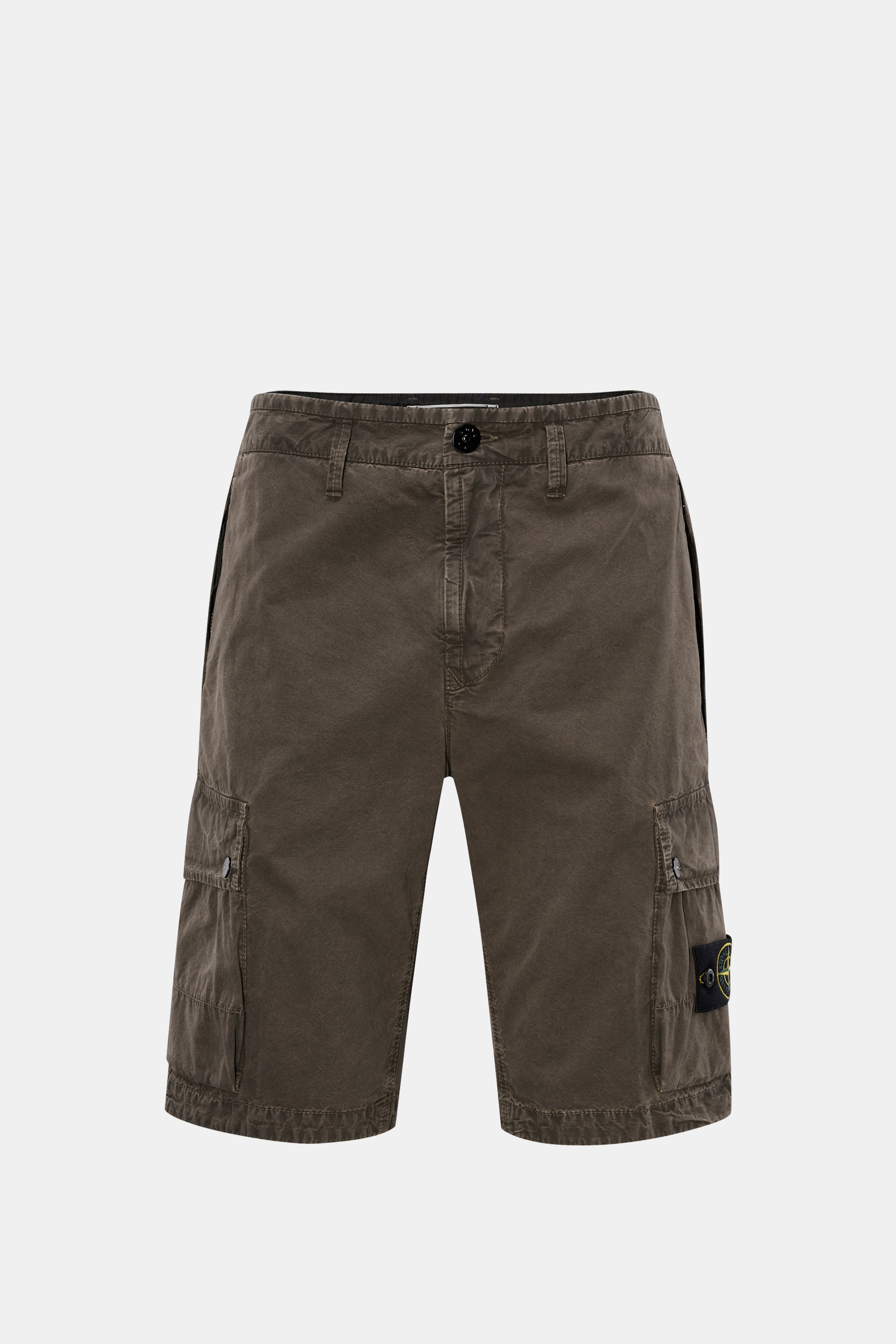 Khaki Stone Island Cargo-Bermudas aus Baumwolle, frontal fotografiert, mit Cargotaschen, Kompass-Badge und Reißverschluss.