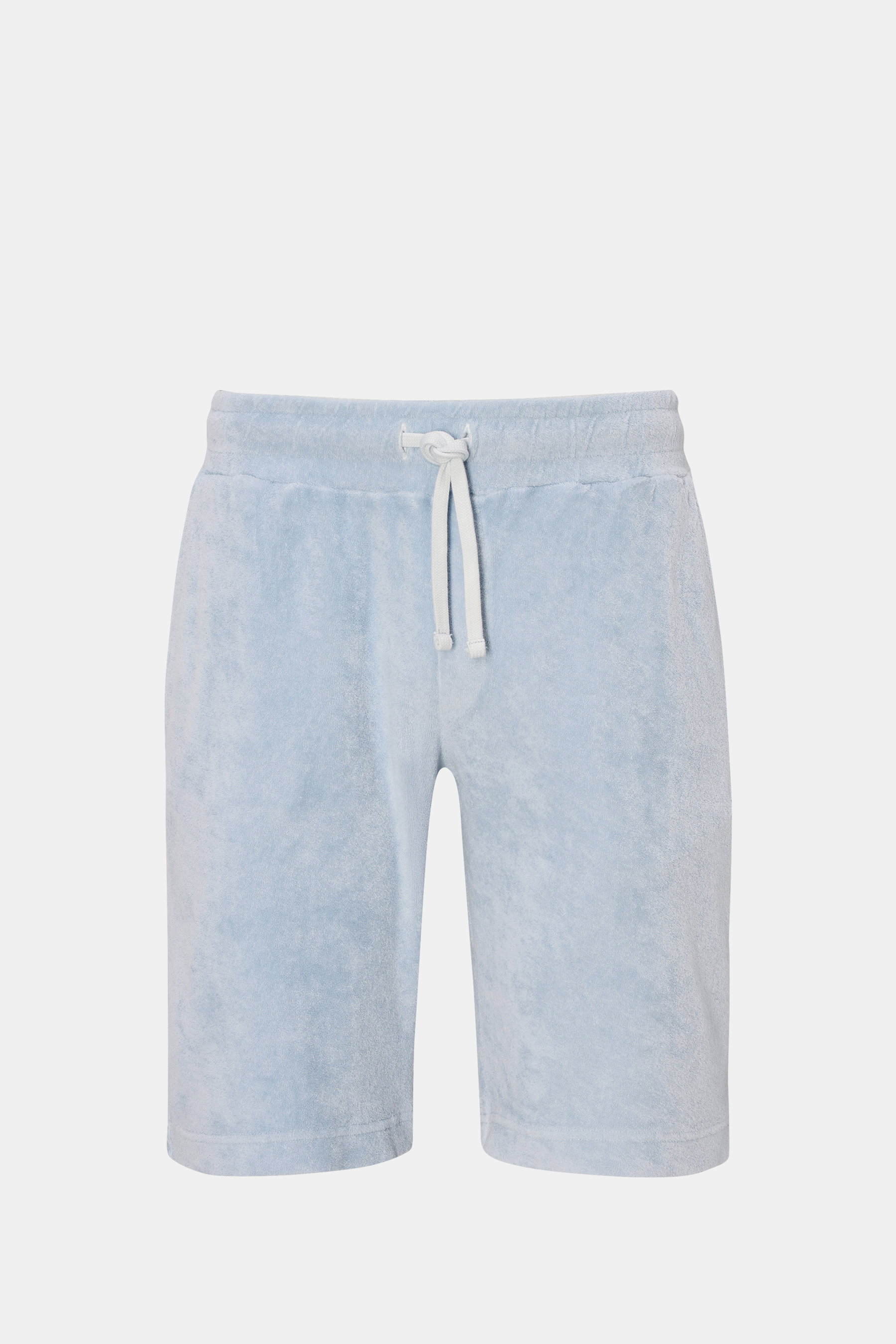 Frontansicht der pastellblauen 04651/ A trip in a bag Frottee-Shorts 'Terry' mit elastischem Bund, Tunnelzug, Taschen und weichem Baumwoll-Frottee.