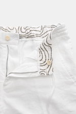 Close-up front view of 04651/ A trip in a bag Linen bermudas 'Linen Bermuda' white showing elasticated waistband with drawstring, zip, button, and patterned inner lining.

These airy Bermudas by 04651/ A TRIP IN A BAG are a must-have for your next beach h