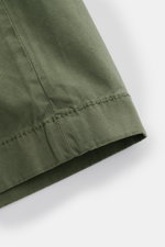 Close-up front-side view of the hem of Jacob Cohen Bermudas 'Bob' green, showing elasticated cotton with fine twill texture and garment-dyed slim fit design. 

<p>Summer as it should be: The Bermudas 'Bob' by JACOB COHEN combine a casual garment-dyed desi