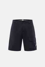 C.P. Company Cargo-Bermudas navy in Frontansicht, Regular Fit, Baumwoll-Microfaser-Mix, Cargo- und Gesäßtasche mit Patte, Linsendetail.