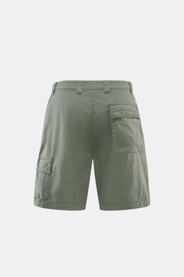 C.P. Company Cargo-Bermudas graugrün, Rückansicht, Utility-Ästhetik, Baumwolle-Microfaser-Mix, Regular Fit, Cargo- und Gesäßtasche mit Patte, Reißverschluss und Bundknopf.