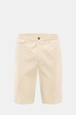 PT Torino Bermudas creme, Frontansicht, geschmeidige Baumwolle, Regular Fit, hoher Bund, Reißverschluss, Bundknopf, französische Taschen, Uhrentasche, Gesäßtaschen mit Knopf.