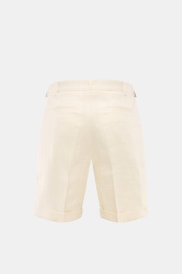 Rückansicht der cremefarbenen 04651/ A trip in a bag Leinen-Shorts mit Side-Adjuster, Leistentaschen, fixiertem Saumaufschlag, Regular Fit.