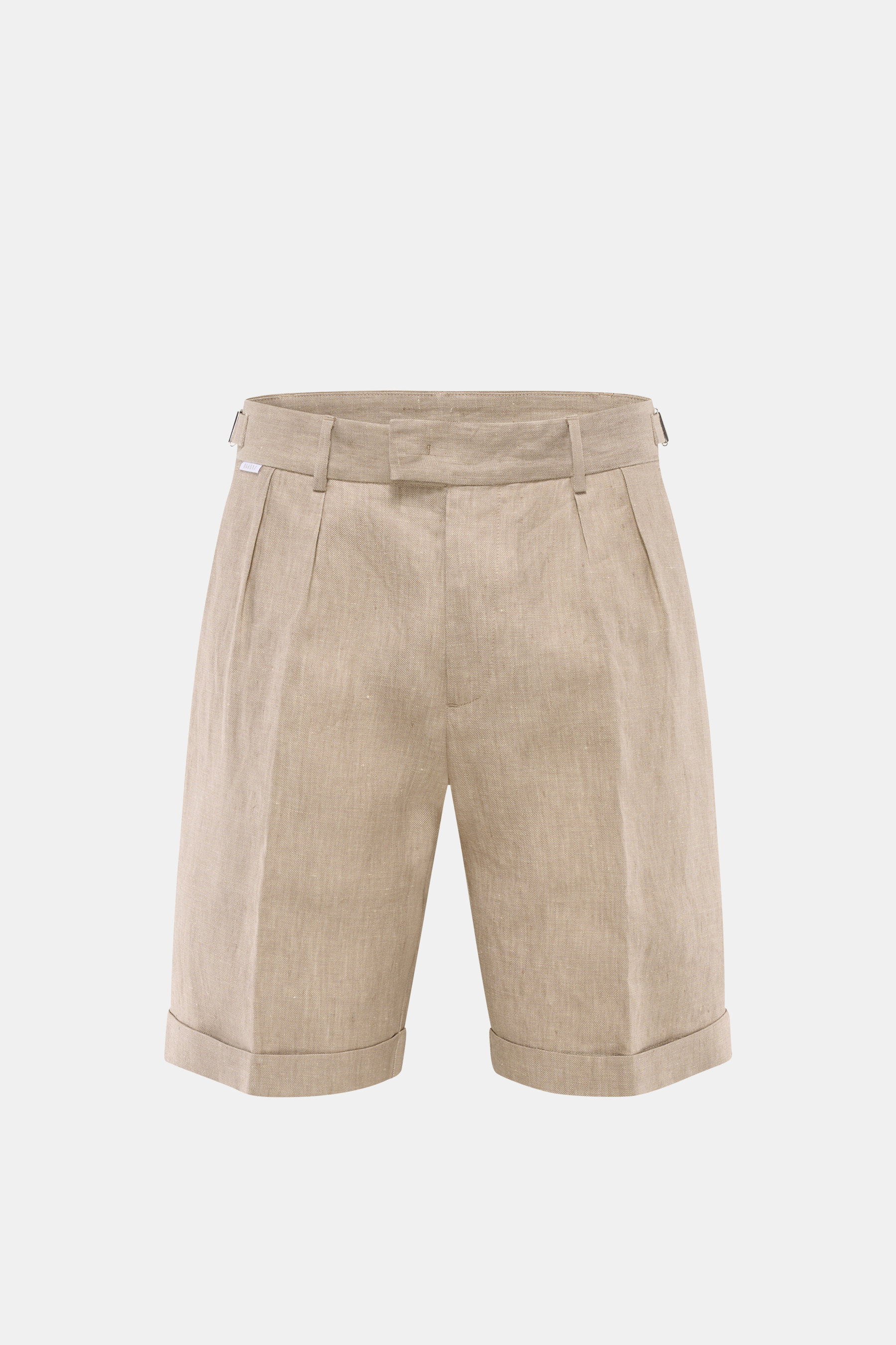 Frontale Nahaufnahme der beige 04651/ A trip in a bag Leinen-Shorts mit Reißverschluss, Bundhaken, Side-Adjuster, Bundfalte und fixiertem Saumaufschlag.