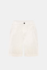 Frontansicht der 04651/ A trip in a bag Seersucker-Shorts weiß aus strukturtypischem Microfaser-Seersucker mit Regular Fit, Bundfalte, Taschen und fixiertem Saumaufschlag.