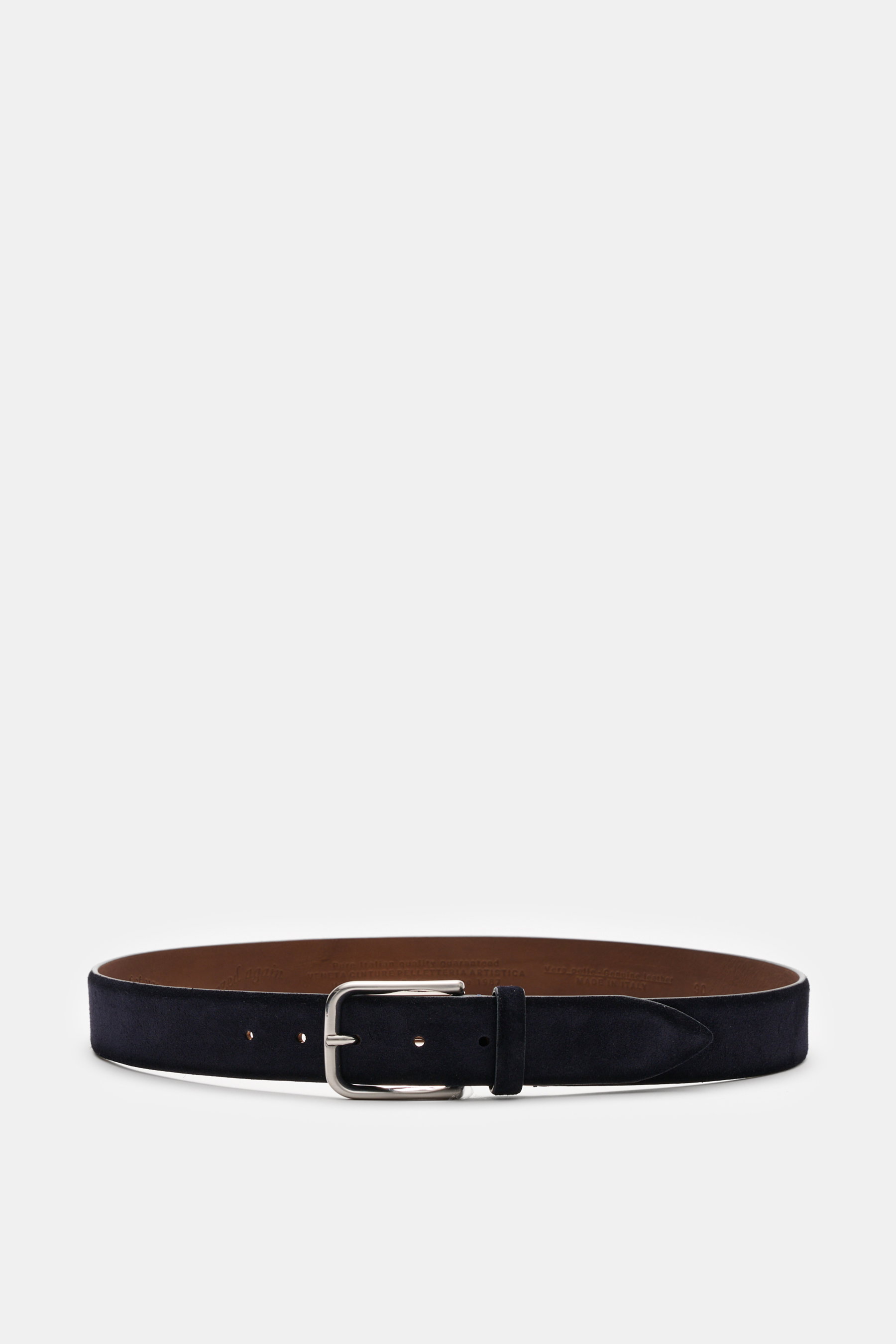 Veneta Cinture Gürtel navy aus geschmeidigem Veloursleder mit leichtem Farbverlauf, Dornschließe aus Messing, Durchzugschlaufe, 3,5 cm breit, Made in Italy, frontal fotografiert.