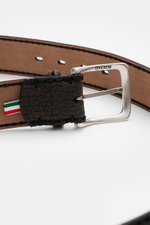 Fausto Colato Gürtel Bisonleder dunkelbraun shown from a close-up angle, featuring soft grained bison leather, brass buckle, a loop, and Made in Italy quality.