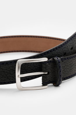 Close-up front angle of Fausto Colato Gürtel Bisonleder graublau, a luxurious gray-blue bison leather belt with brass pin buckle and single loop, made in Italy, showcasing soft, grained texture and detailed stitching.