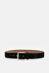 Front view of the Fausto Colato Veloursledergürtel schwarz, a black suede belt with a brass prong buckle, made in Italy from fine velour leather. <p>Feinste Qualität von FAUSTO COLATO: mit einem Gürtel der Extraklasse, gefertigt in Italien aus edlem Velou