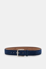 Front-facing view of the Fausto Colato Veloursledergürtel dunkelblau, a dark blue suede leather belt with a brass prong buckle and a single loop.

Description: <p>Feinste Qualität von FAUSTO COLATO: mit einem Gürtel der Extraklasse, gefertigt in Italien a