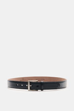 Front view of Fausto Colato Gürtel navy, a sleek navy leather belt made in Italy with fine smooth leather, a brass prong buckle, and one loop. <p>Highlight am Hosenbund: Exklusiver denn je präsentiert sich FAUSTO COLATO mit einem Gürtel der Extraklasse, i