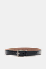 Front view of Fausto Colato Gürtel navy, a sleek navy leather belt made in Italy with fine smooth leather, a brass prong buckle, and one loop. <p>Highlight am Hosenbund: Exklusiver denn je präsentiert sich FAUSTO COLATO mit einem Gürtel der Extraklasse, i