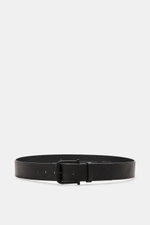 Stone Island Belt black shown from the front, elegant cowhide with characteristic grain, matt black pin buckle, one loop, STONE ISLAND embossed logo, small woven label, made in Italy, width 4 cm.