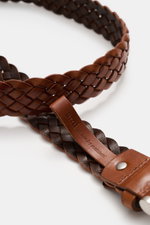 Close-up top-down view of the Ami Paris Braided belt brown, featuring braided smooth leather, silver prong buckle, pull-through loop with logo, and approx. 3 cm width.