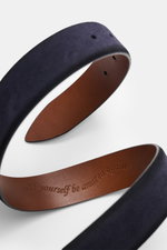 Veneta Cinture Belt navy shown from an angled close-up, featuring soft suede leather, light color gradient, silver-colored pin buckle, one loop, Width: 3.5 cm, Made in Italy.