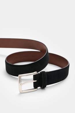 Veneta Cinture Gürtel schwarz aus geschmeidigem Veloursleder mit leichtem Farbverlauf, silberfarbener Dornschließe, Durchzugschlaufe, 3,5 cm breit, Made in Italy, liegend fotografiert.