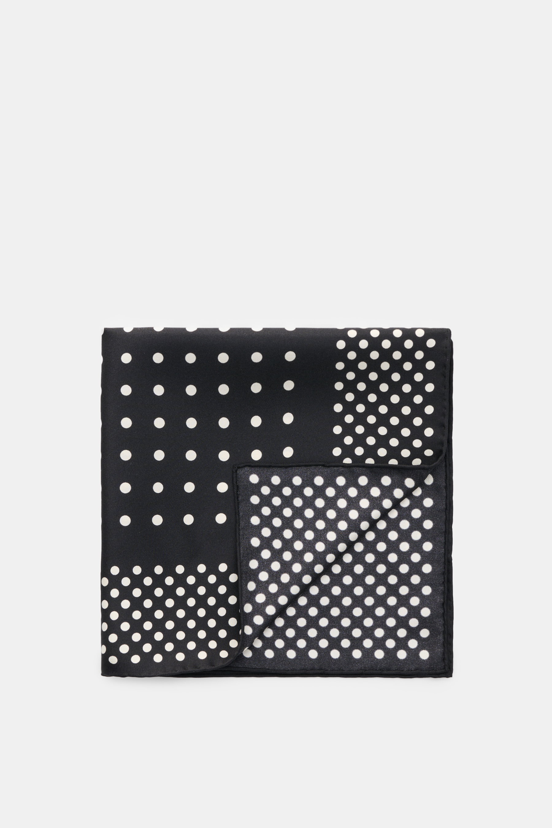Tom Ford Seiden-Einstecktuch schwarz/weiß gepunktet, aus reine Seide, glatter Griff, rollierte Kanten, kleiner Print, Made in Italy, 39x39 cm, von oben fotografiert.