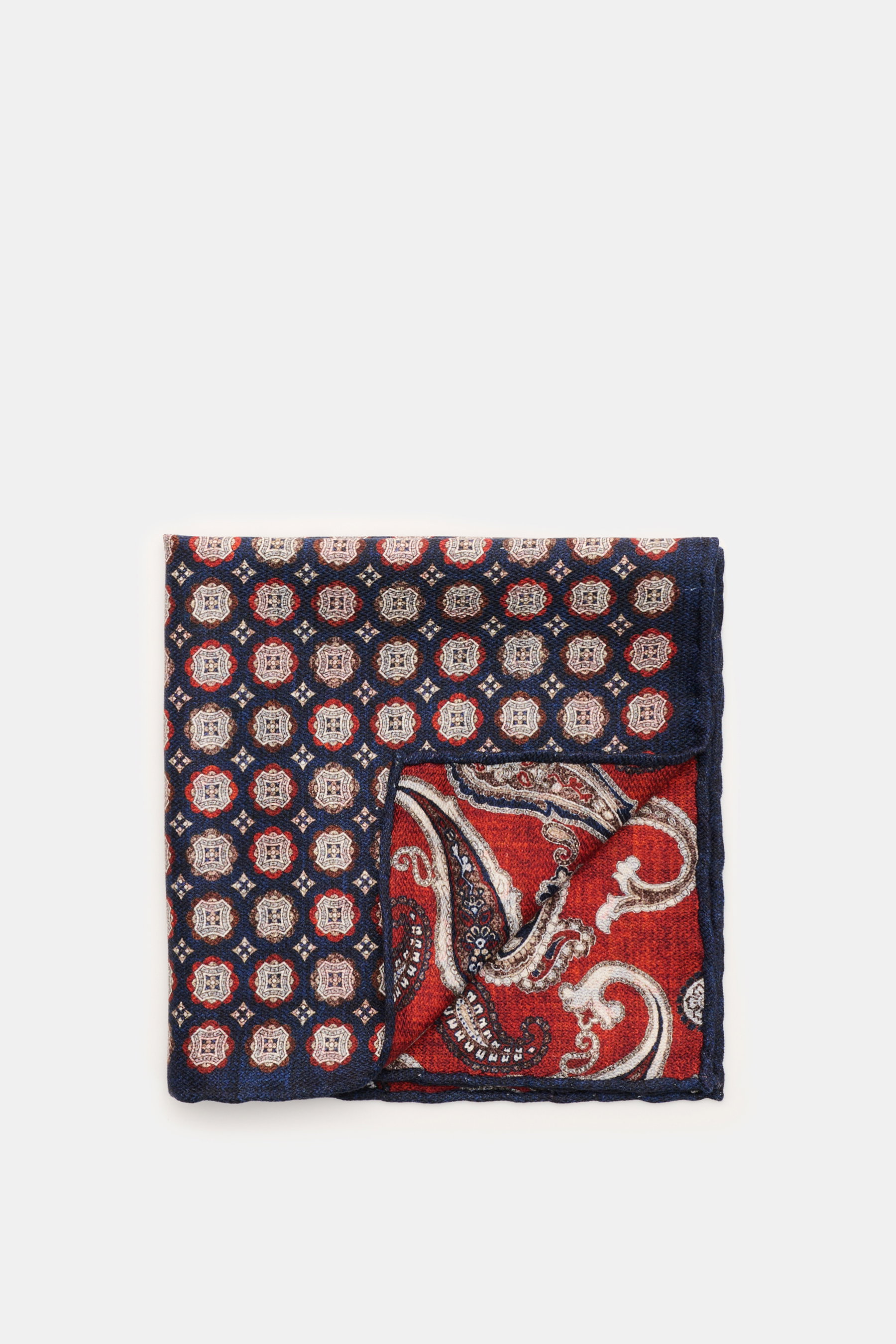 Rosi Collection Seiden-Einstecktuch 'Easy' navy/dunkelbraun/rostbraun gemustert, reine Seide, Medaillon-Print, Paisley-Rückseite, handrollierte Kanten, weich, ca. 30,5x30,5 cm, Made in Italy, von oben fotografiert.