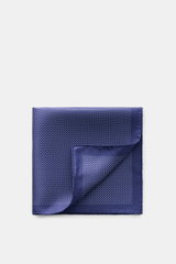 Front view of Tom Ford Seiden-Einstecktuch dunkelblau/weiß gepunktet, a pure silk pocket square with smooth feel, fine white dots, rolled edges, and subtle TOM FORD print, made in Italy, approx. 39 x 39 cm. 

Description: <p>Dieses Einstecktuch von TOM FO
