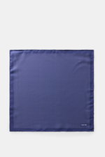 Top-down view of Tom Ford Seiden-Einstecktuch dunkelblau/weiß gepunktet, pure silk pocket square with smooth feel, dotted pattern, rolled edges, and small TOM FORD print, made in Italy, approx. 39x39 cm.