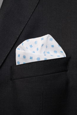 Rosi Collection Linen pocket square 'Fox' white/light blue patterned in black jacket pocket, close-up front view, pure linen, soft feel, floral print, rolled edges, made in Italy, 31.5 cm x 31.5 cm.