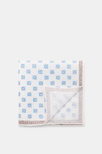 Rosi Collection Leinen-Einstecktuch 'Fox' weiß/blau/braun gemustert, floraler Print mit Borte, rollierte Kanten, reines Leinen, weicher Griff, Maße 31x31 cm, Made in Italy, von oben fotografiert.
