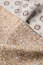 Rosi Collection Silk pocket square 'Easy' grey/brown/smoky blue patterned shown close-up from above, pure silk, soft touch, elegant medallion print with edging, floral back, rolled edges, made in Italy, approx. 31 cm x 31 cm.