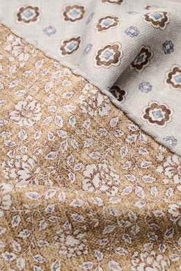 Rosi Collection Silk pocket square 'Easy' grey/brown/smoky blue patterned shown close-up from above, pure silk, soft touch, elegant medallion print with edging, floral back, rolled edges, made in Italy, approx. 31 cm x 31 cm.