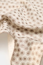 Close-up top view of the finely dotted Brunello Cucinelli Silk Pocket Square sand/beige dotted, showcasing smooth pure silk with rolled edges.

<p>Subtle elegance for style-conscious appearances: With this finely dotted pocket square, BRUNELLO CUCINELLI o