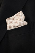 Alt tag (125 characters max):  
Brunello Cucinelli Silk Pocket Square sand/beige dotted folded in black jacket pocket, photographed close-up from front angle.

Additional description:  
<p>Subtle elegance for style-conscious appearances: With this finely 