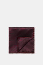 Brunello Cucinelli Silk Pocket Square burgundy patterned, folded, front view showing tonal woven diagonal stripes, pure silk, smooth touch, rolled edges, made in Italy, approx. 32x32 cm. Subtle elegance for style-conscious appearances: With this noble poc