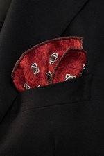 Close-up front view of a Brunello Cucinelli Silk Pocket Square sand/beige patterned tucked into a black blazer pocket.

<p>Elegant accent: The silk pocket square from BRUNELLO CUCINELLI with its distinctive ornamental pattern is an eye-catcher and complem